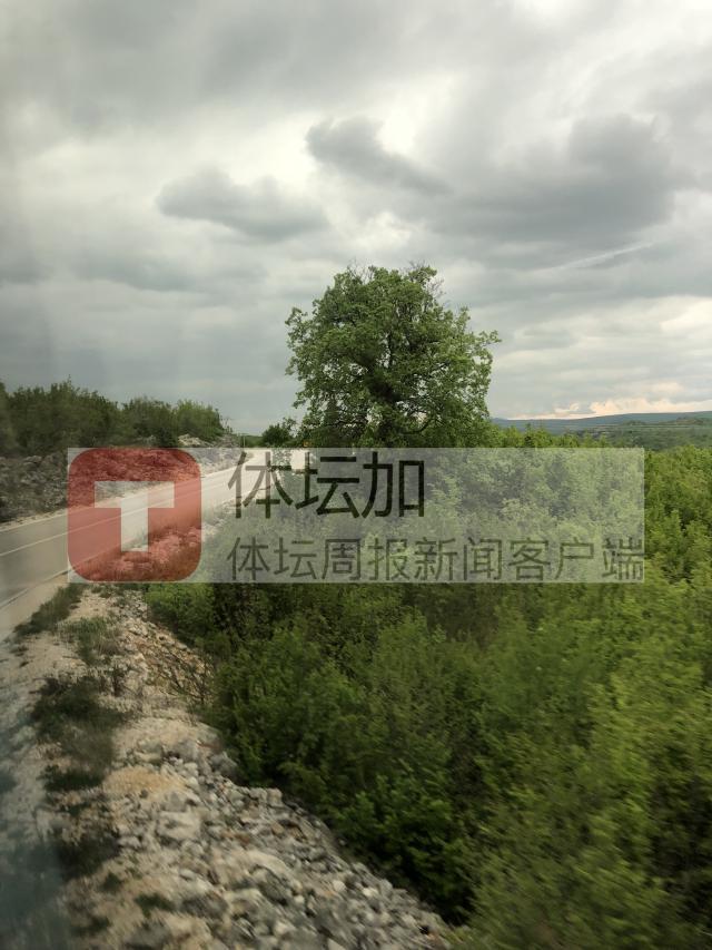 3-前往乌内西奇一路都是山路.jpg